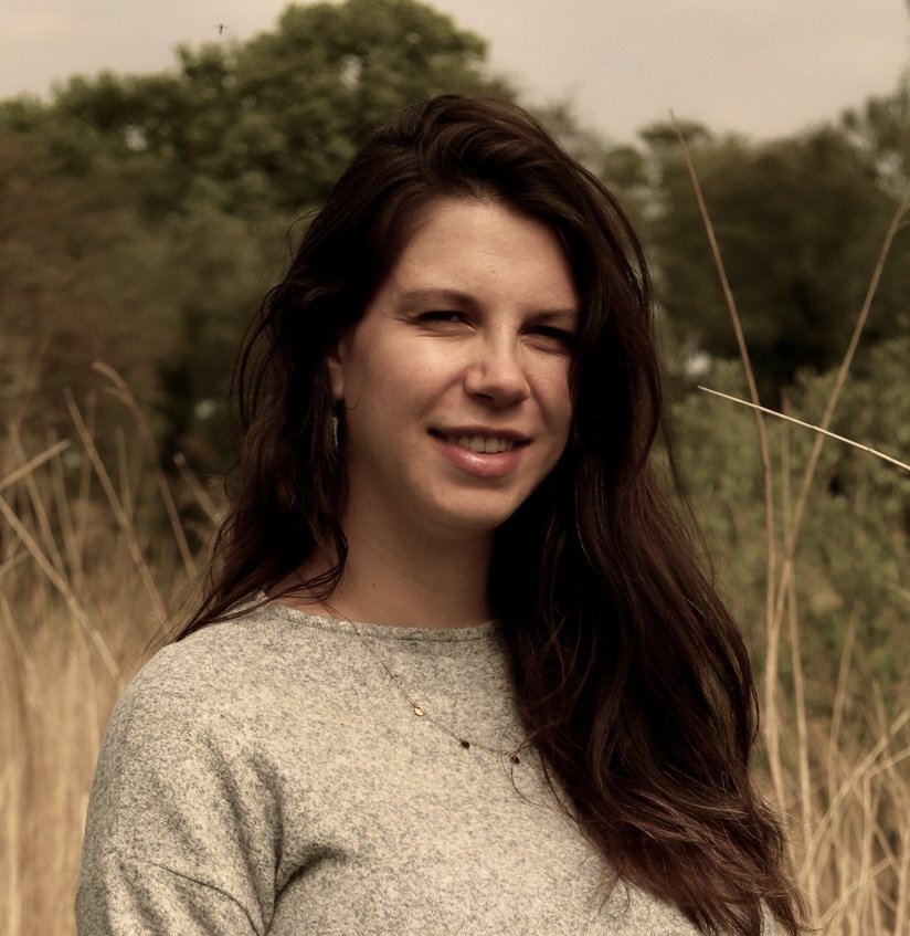 Portret van Maan Kulhanek, psycholoog en oprichter van DiversaMente